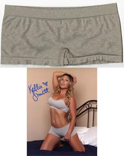 Kellie Smith autograph