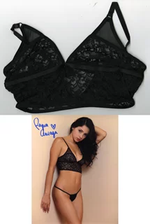 Reyna Arriaga autograph