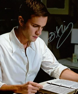 Gil McKinney autograph