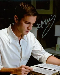 Gil McKinney autograph