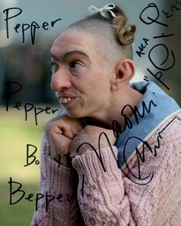 Naomi Grossman autograph