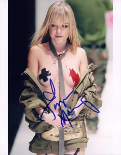 Taryn Manning autograph