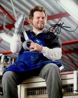 Tyler Labine autograph