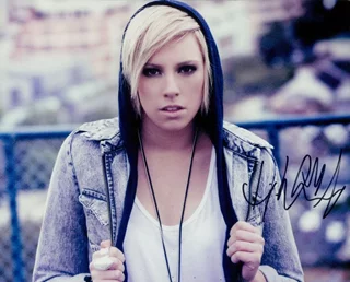 Hayley Warner autograph