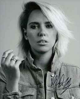 Hayley Warner autograph