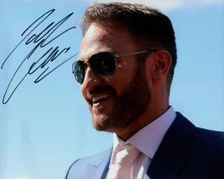 Josh  Lawson autograph