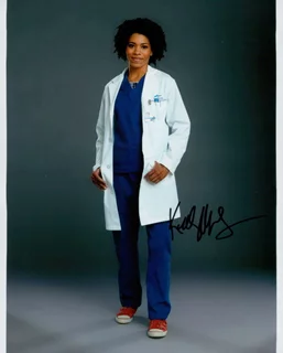 Kelly McCreary autograph