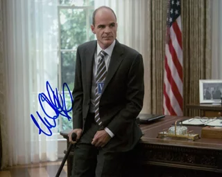 Michael Kelly autograph