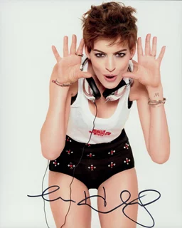 Anne Hathaway autograph