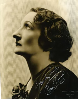 Una O'Connor autograph