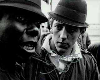 Mark Wingett autograph