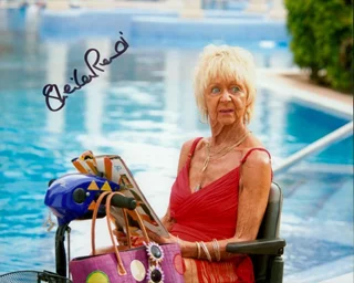 Sheila Reid autograph