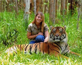 Bindi Irwin autograph