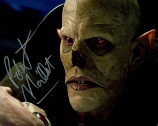 Robert Maillet autograph