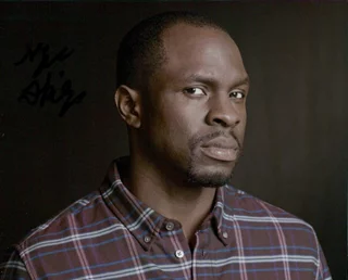 Gbenga Akinnagbe autograph