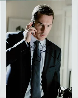 Barry Sloane autograph