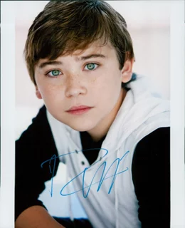 Raymond Ochoa autograph