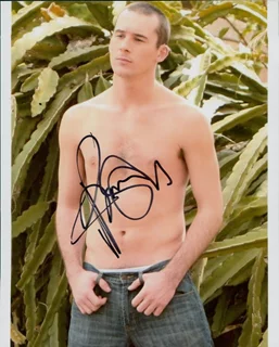 Barry Sloane autograph