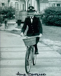 Anna Carteret autograph