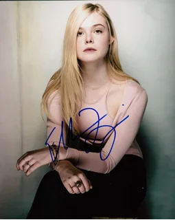 Elle Fanning autograph