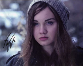 Liana Liberato autograph