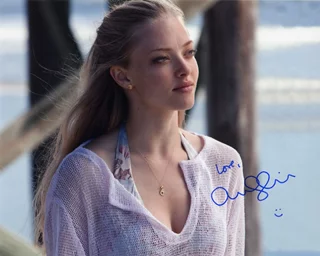 Amanda Seyfried autograph