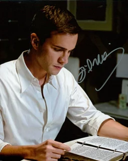 Gil McKinney autograph