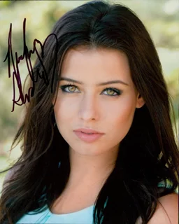 Nicole Shipley autograph