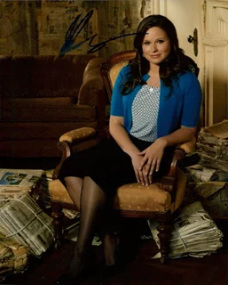 Katie Lowes autograph