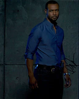 Isaiah  Mustafa autograph