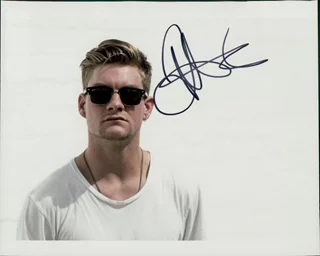 Jake Weary autograph