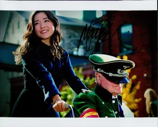 Maya Erskine autograph