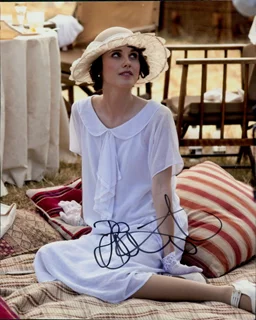 Poppy Drayton autograph