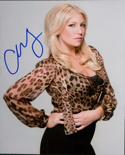 Ari Graynor autograph