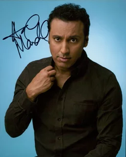 Aasif Mandvi autograph