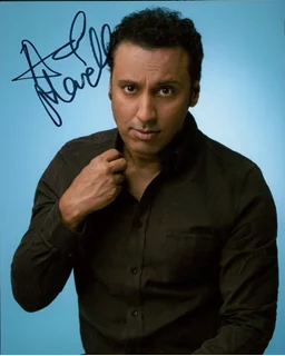 Aasif Mandvi autograph