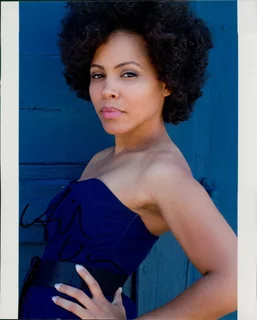 Amirah Vann autograph