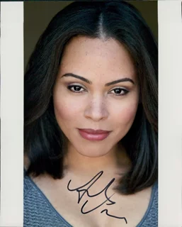 Amirah Vann autograph