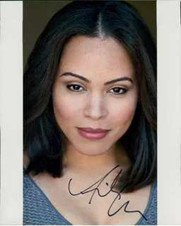 Amirah Vann autograph