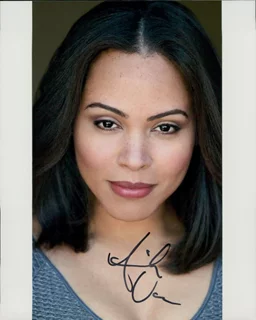 Amirah Vann autograph