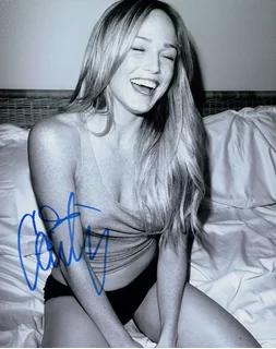 Caity Lotz autograph