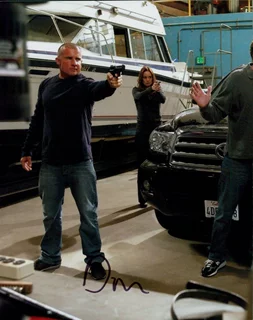 Dominic Purcell autograph