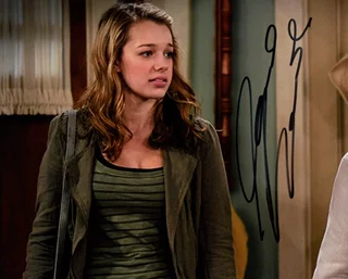 Sadie Calvano autograph