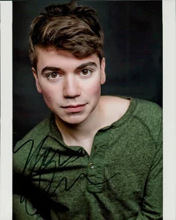 Noah Galvin autograph