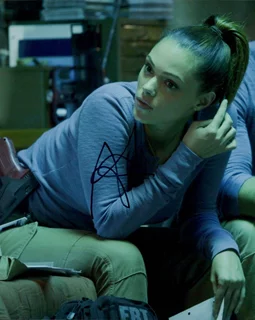 Anabelle Acosta autograph