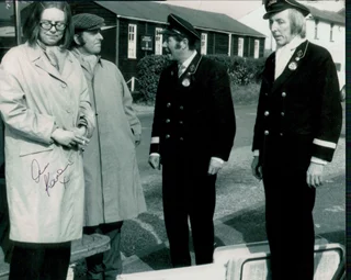 Anna Karen autograph