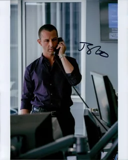 Jeremy Strong autograph
