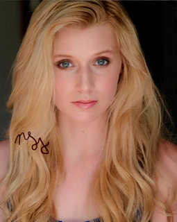 Nicole Tompkins autograph