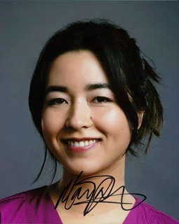 Maya Erskine autograph