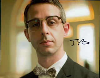 Jeremy Strong autograph